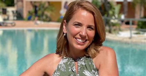 A Place in the Suns Jasmine Harman sizzles in swimsuit as she。